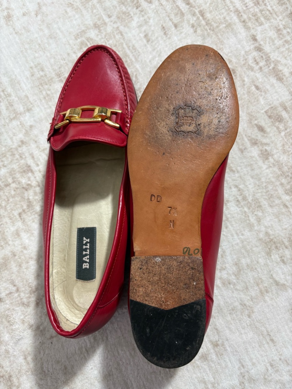 Bally Imogene Red Leather Loafers 7.5N Made In Italy Gold Bit Classic Luxury - Picture 4 of 12